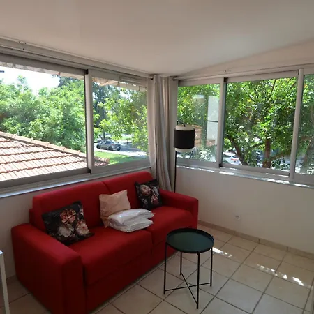 Cassin - Next To Tramway Line 2 Near Airport Daire