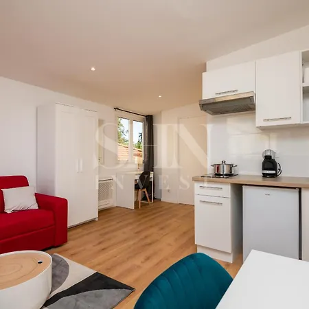 Apartment Cassin - Next To Tramway Line 2 Near Airport *